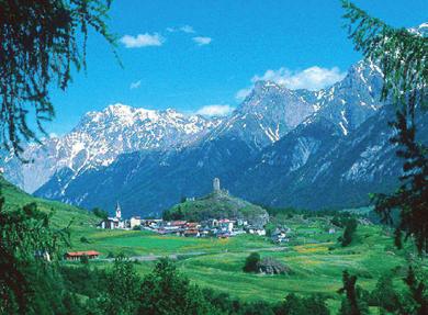 Az Alpok növénytakarójának változása Az Alpok két fô része: Nyugati- és Keleti-Alpok. A Nyugati-Alpokban, a francia olasz határon található Európa legmagasabb hegycsúcsa: a Mont Blanc (4807 m).