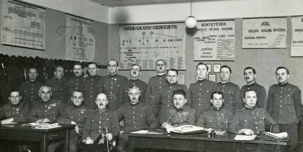 csendőrkerület 4. szárny (Eger) parancsnokhelyettese 1930-38. százados, Miskolc VII. csendőrkerület Szikszói (9. majd 10.) szárny parancsnoka 1937-ben törzstiszti tanfolyamot végzett 1938. nov. 1. őrnaggyá kinevezés Törzstiszti tanfolyam, 1937.