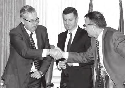 Marius Nica, Paul Stănescu és Adrian Ionuţ Gâdea Paul Stănescu kormányfőhelyettes, fejlesztési miniszter, Marius Nica, az európai uniós alapok megbízott minisztere és Adrian Ionuţ Gâdea államtitkár