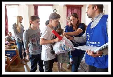 Erdély / Románia Tanszerosztás Marosvásárhelyen és környékén Az Ökumenikus Segélyszervezet -ben is tovább folytatta az erdélyi iskolások tanévkezdésének támogatását, melynek során 70 általános