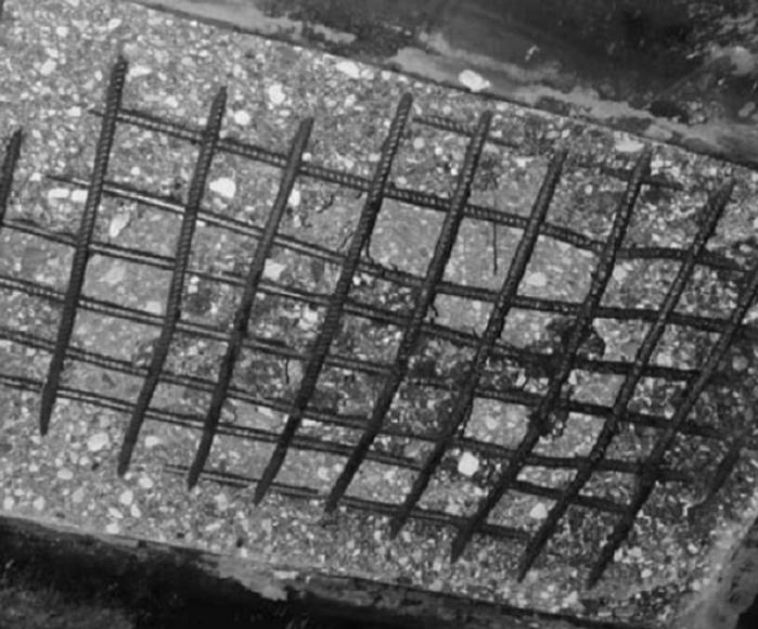 ábrákon is látható, 3-4 cm-es szinten már (kísérlettől függően) 300-550 C-os hőmérsékletnél magasabb értéket nem mértek.