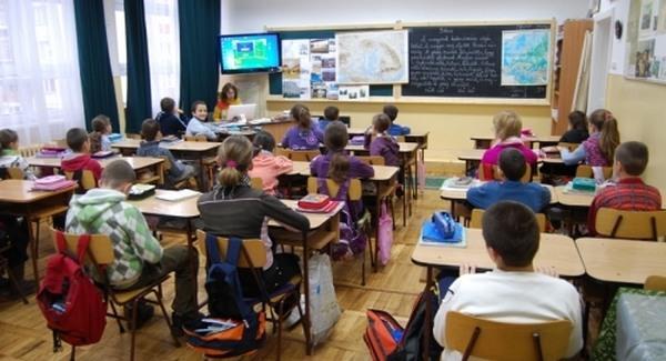 Szlovákia oktatásügye Vzdenanie a školstvo Slovenska Három szakaszra osztható az oktatás