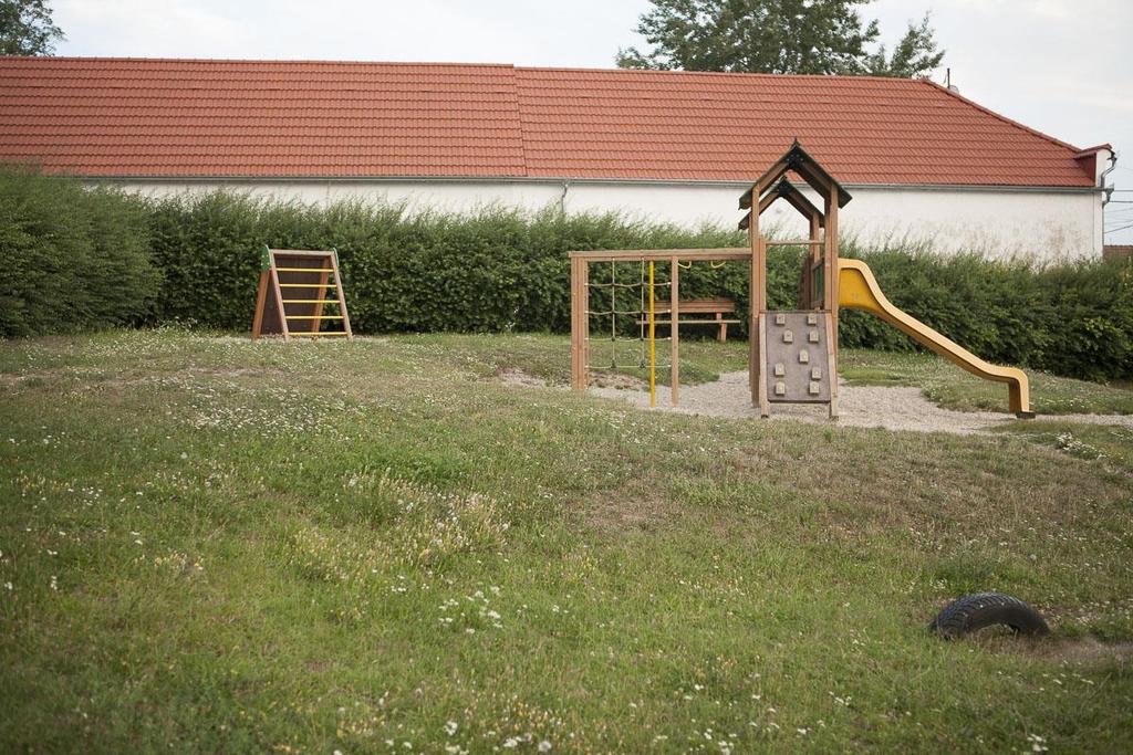 6 ZÖLDTERÜLETEK Döbrönte jelentős zöldterületi alapját képzi a Bittva-patak. A vízfolyás a legfontosabb mellékvize a Marcalnak, vizét több forrásból nyeri.