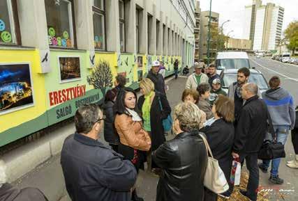 Balogh Vivien közösen. A lefestett felületre helyi fényképészek fotóit helyeztük ki, aminek hatalmas sikere volt a városban.