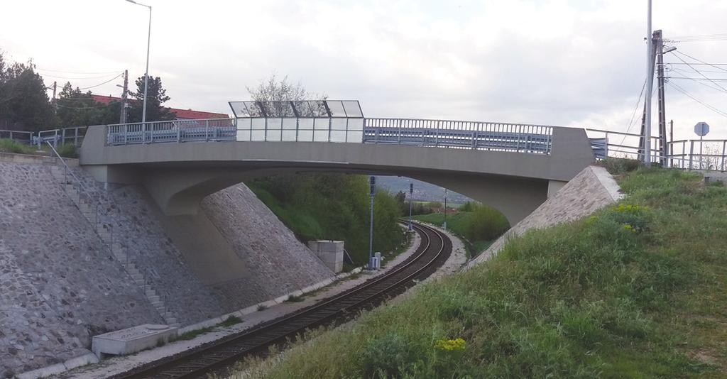 This article presents some good example of this topic, and several type of bridges along the line. vasbeton keretszerkezet kialakítása körvonalazódott. A Kálvária utcai híd (10.