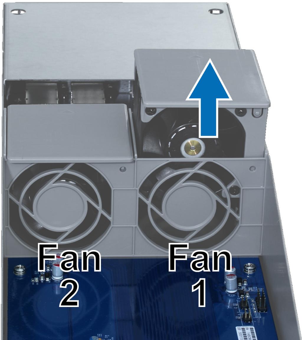 SAS modul meghibásodott ventilátorának cseréje: 1 A modulból felfelé tolva távolítsa el a meghibásodott