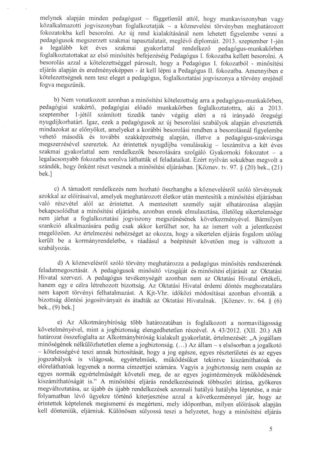 melynek alapján minden pedagógust - függetlenül attól, hogy munkaviszonyban vagy közalkalmazotti jogviszonyban foglalkoztatják - a köznevelési törvényben meghatározott fokozatokba kell besorolni.