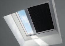 A síküvegű dizájn követi a tető vonalát Letisztult forma kívülről látható beépítések esetén A 3 üvegréteggel tartósabb az ablak 1,2 W/m²K U g -értékű üveg (73U üveg esetén) az alacsony
