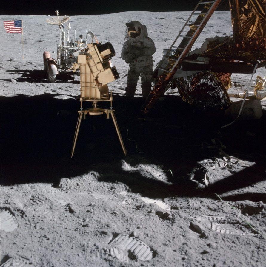 Apollo-16: Charlie Duke
