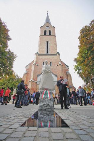 Mindszenty bíboros szobrát avattuk a Máriaremetei Bazilika előtt Nemzeti színű