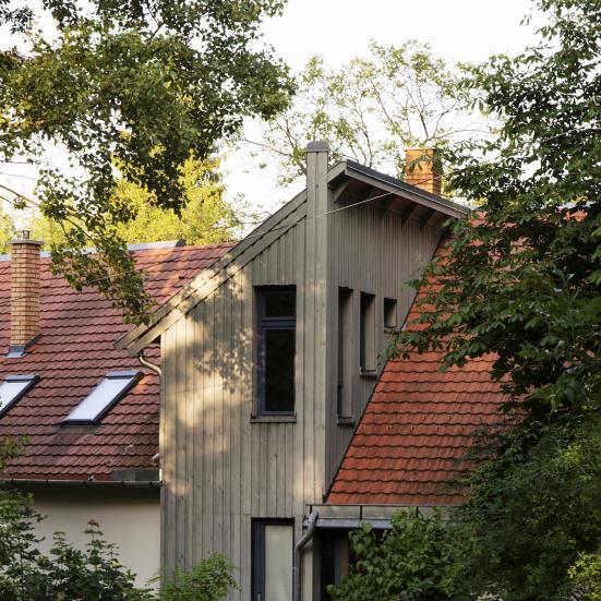 Az épület tömegéhez és arányaihoz illeszkedő ablak-ajtó kialakítással, nem csak saját házunkat