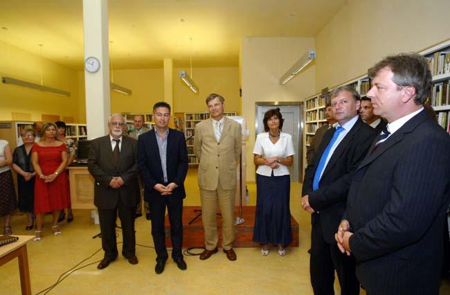 A könyvtár javaslatára, a beruházás megvalósítása érdekében Budapest Fõváros Önkormányzata és Budafok-Tétény Önkormányzata közösen pályázott címzett támogatásért, és az Országgyûlés 2005 júniusában