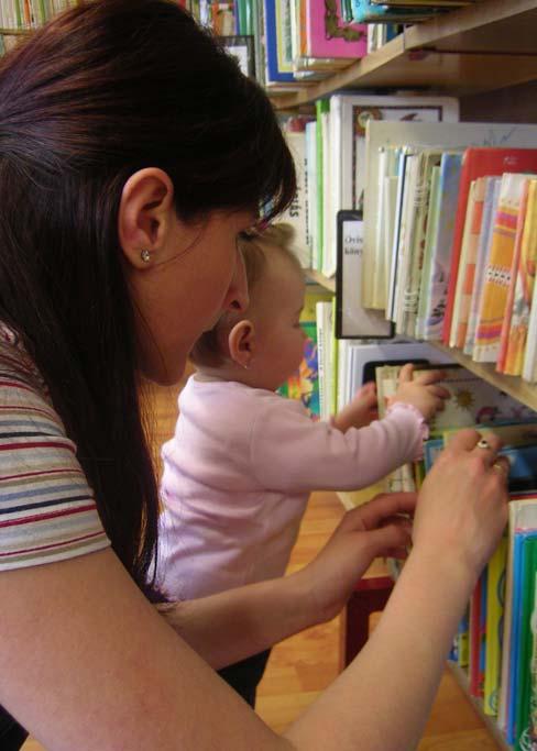 Minden apróság kapott babaolvasó naplót, melyet Marék Veronika állított össze és illusztrált. E napló segítségével szemléletesen követhetõ a gyermekek olvasási szokásainak alakulása.