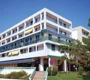 Standard apartmanok - tengerközelben (strand 50-100 m) Lakások többemeletes, liftes épületekben, zömmel Bibione központi részén (Spiaggia) sétálóutca közelben, vagy a csendesebb Lido del Sole