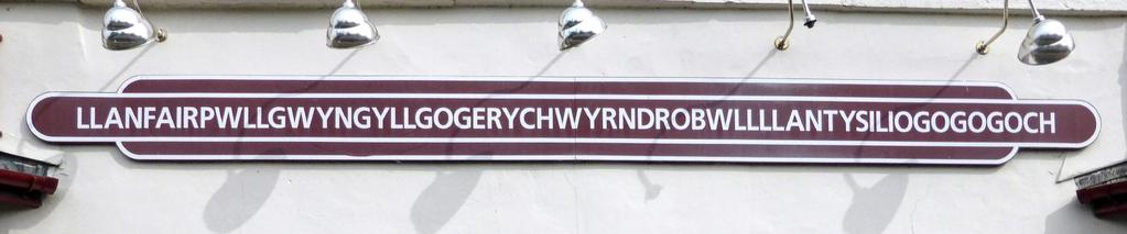 Miután jobban megismertük Wales legnagyobb szigetének élővilágát, ellátogatunk a világ leghosszabb nevű településébe, Llanfairpwllgwyngyllgogerychwyrndrobwllllantysiliogogogoch-ba :).