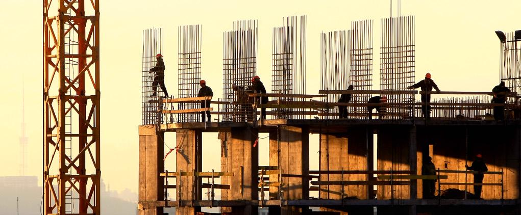 építkezések esetében formanyomtatványokon alapuló adminisztratív formalitássá vált csupán, amely nem tartalmazza az adott építkezésre szabott egyedi intézkedéseket.