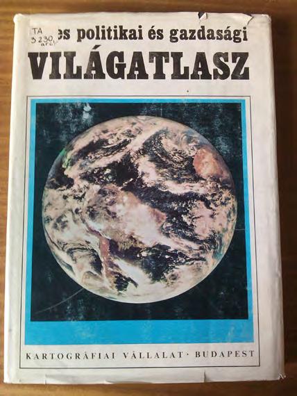 17. ábra. Bal: az 1971-es kiadás borítója; jobb: az 1974-es kiadás borítója egyik fele az első oldalon: Magyarország, Európa és a sarkvidékek térképei (ezek ebben az atlaszban vannak először).