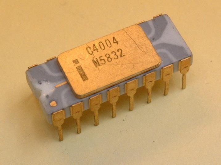: okostelefonok alapja) Intel 4004 (1971): 2300 Intel Core i7 9. generáció (2018): kb.