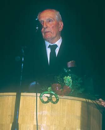 Erdômérnöki oklevelét 1940-ben szerzi meg, és még ez év folyamán kinevezik erdômérnök gyakornokká a Bustyaházai magyar királyi Erdôigazgatósághoz (Máramaros vármegye), ahol a mûszaki osztályon kezdi