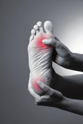 A lábtőcsontok és a bokaízületek csontízületi gyulladása krónikus fájdalommal jár. Enyhülést hozhatnak az olyan cipők, amelyek a stabilitás biztosítása mellett maximális mozgásképességet garantálnak.