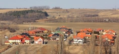 A Szilas-patak és a Rákóczi út közötti Alsó-rét területén, valamit a Temető alatti és Malomárok fölötti kertvárosias településrészek nagy része még beépítetlen.