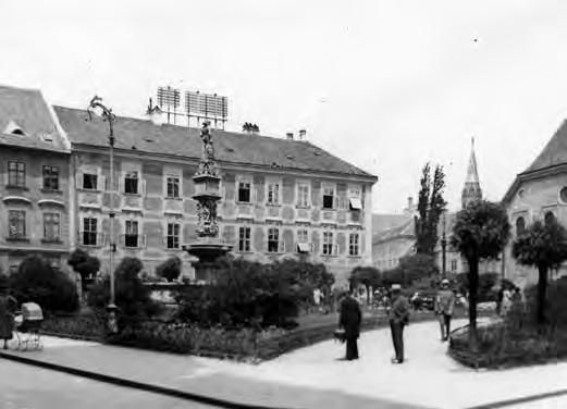 sme.sk/fotografia/291932/hlavne-namestie. jú súbežne oba smery, s určitou prevahou jedného či druhého.