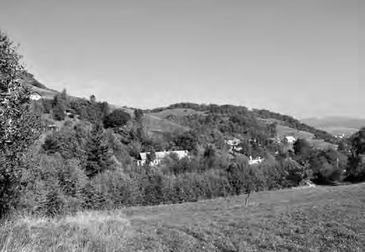 Reliéfne formy - vodné nádrže Evička a Vindšachta. Foto: L. Lužina. zentujú staršie časové horizonty a často sa javia ako izolované relikty.