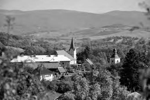 Pohľad z krajinného prostredia na dominanty obce. Foto: A. Nižňanská.