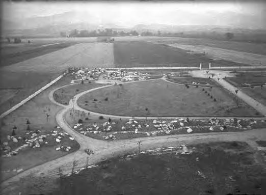 Botanická či muzejní zahrada v Martině (vyfoceno bezprostředně po realizaci). Soukromý archiv Josefa Vaňka, negativy. dou v roce 1938 v rámci velkých státních slavností.