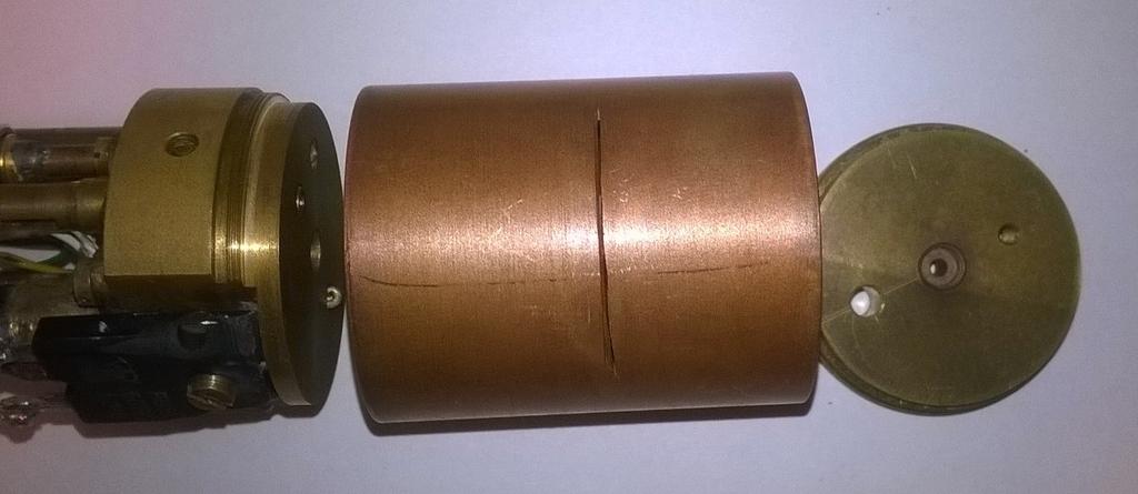 4.1. DEGENERÁLT MÓDUSOK ELNYOMÁSA 28 Jól látszódik, hogy két csúcs van egymáshoz nagyon közel. Az egyik 10,96 GHz-nél, a másik 11, 08 GHz-nél.