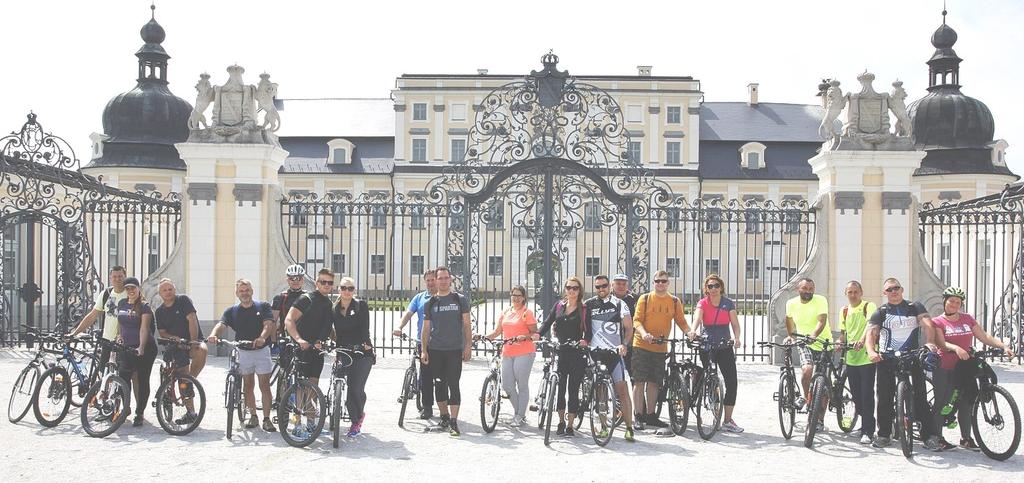 BICIKLITÚRA A Déryné Szabadidőközpont hagyományához híven ebben az évben is szervezett kerékpártúrát.