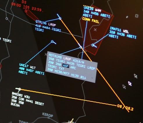 Graph - a Grafikus szerkesztő segítségével különféle színes ábrákat és feliratokat lehet készíteni a radarernyőre, valamint a Graph és a Geo segítségével a valóságnak megfelelő térképelemek is