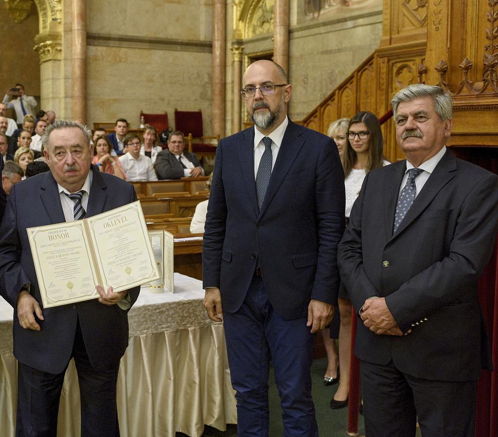 Dékány Ferenc életműdíjat és hústermékeiért nagydíjat vehetett át Az Pályázat Életmű Díját Dékány Ferenc, a Deka Union Kft. tulajdonosa, ügyvezetője vehette át.