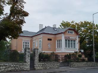 11 Az épület jó állapotban van.