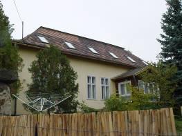 26 Védendő az épület eredeti tömegalakítása, eredeti nyílásrendszere. Csók utca 26.