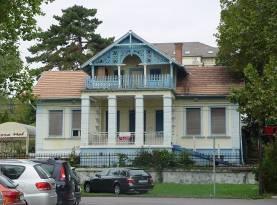 34 Écsy László utca 5. 102 Az egykori Dániel-nyaraló épülete a XIX. század legvégén épült és eredetileg a klasszikus balatonfüredi üdülővilla építészeti hagyományait követte.