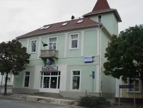 55 Védendő az épület eredeti állapotának megfelelően. Kossuth Lajos utca 27.