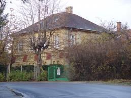 Az emelete társasnyaraló a modern építészeti stílus nagyon szép reprezentánsa, értékes építészeti alkotás.