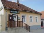 kőporos vakolást kell használni.