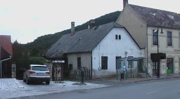 Az épület jelenlegi állapotában védendő. Lóczy Lajos utca 60.