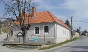 65 Az épület a hajlított ház nagyon szép példája. Jó állapotban lévő, felújított épület. Lóczy Lajos utca 88.