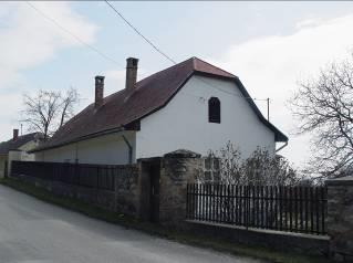 3555/1 Az épület utcai tömege jelenlegi állapotában védendő. Major utca 1. 2145/3 Az óváros XIX.