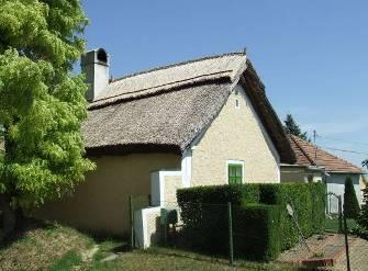 Péterhegyi utca 1/a 3541 Az épület jelenlegi állapotában védendő.