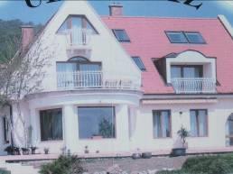 6095/3 A Kalmás villa néven ismert, nagy telken elhelyezkedő épület a határoló