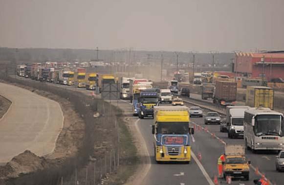 Î n continuarea acþiunilor UNTRR din 2007 cu privire la situaþia dezastroasã a transporturilor rutiere, UNTRR a iniþiat în luna februarie 2008 o serie de acþiuni în parteneriat cu celelalte patronate