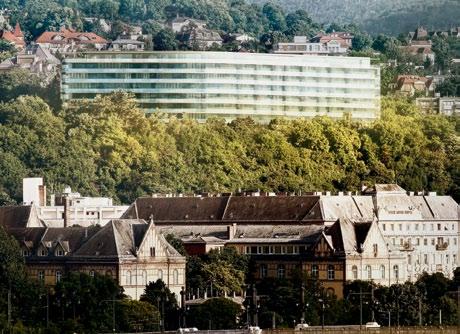 egyes részlete nagyon profi előkészítésre, pontos helyismeretre és precíz építészeti gondolkodásra, megoldásra utal.