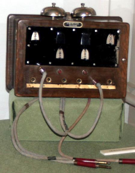 A postapalotában 1912-ben üzembe helyezett telefonközponthoz az eltelt évtizedek során a vonzáskörzetben kisebb telefonközpontok csatlakoztak, az épülő telefonvonalakkal egyidejűleg.