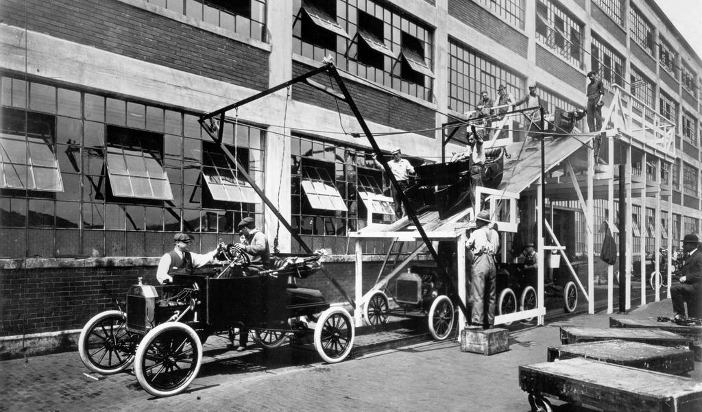 A Westinghouse Műveknél elsőnek alkalmazott futószalagos szerelés a Ford Motor