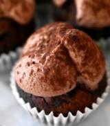 Mini muffinok Étcsokoládés céklás mini muffin Rigó Jancsi tejszínhabkrémmel Tészta: búzaliszt, cukor,
