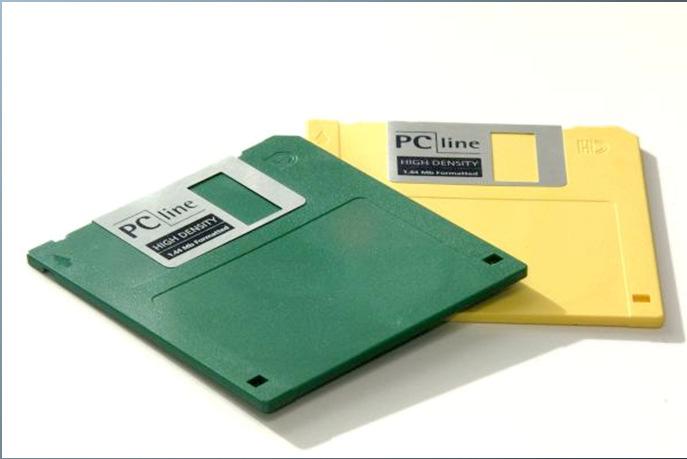 3,5 inch floppy 1982 SONY 1983-1985: Apple, Atary, Commodore